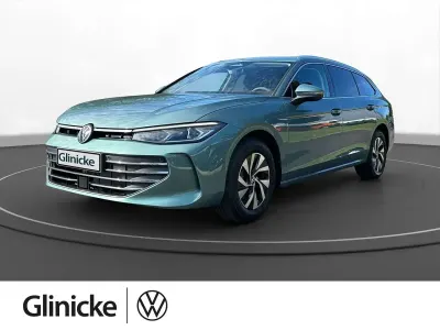 Neu VW Passat IQ Drive 150 PS (110 kW) 2025 Maripositgrün metallic Kombi