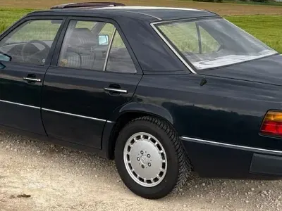 Gebraucht Mercedes 200 105 PS (77 kW) 1990 Blau Limousine