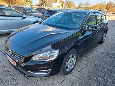 Gebraucht Volvo V60 Summum 190 PS (139 kW) 2017 Onyx black / metallic Kombi
