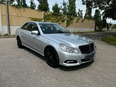 Gebraucht Mercedes E250 2009 Silber Limousine