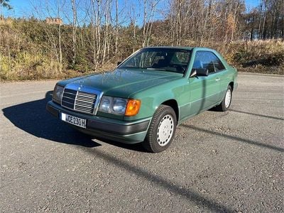 Grün Gebraucht 1988 Mercedes 230 Coupé | 10.124 €