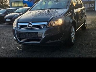 Grau Gebraucht 2007 Opel Zafira Van / Kleinbus | 5.000 €