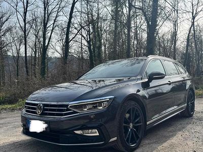 Usata VW Passat R-line 190 CV (139 kW) 2019 Grigio Station wagon