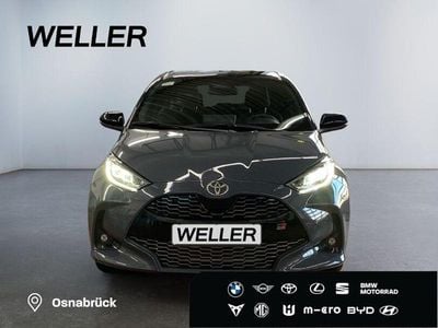 Neu Toyota Yaris Hybrid Sport 131 PS (96 kW) 2025 Grau Limousine