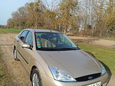 Gebraucht Ford Focus Ghia 116 PS (85 kW) 1999 Gold Limousine