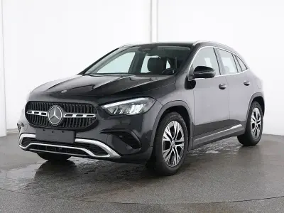 Gebraucht Mercedes GLA200 Progressive 163 PS (119 kW) 2025 Metalliclack kosmosschwarz SUV
