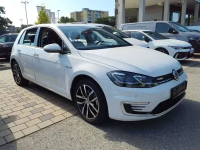 Gebraucht VW e-Golf 100 kW (136 PS) 2020 Pure white Kleinwagen