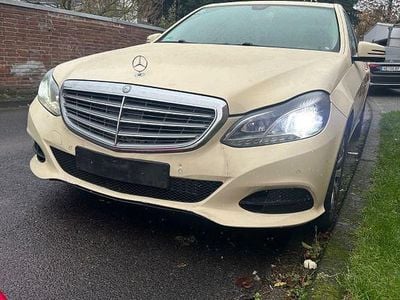 Beige Gebraucht 2015 Mercedes E200 Limousine | 3.000 € (Fairer Preis)