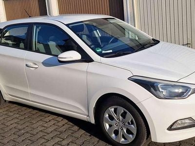 Weiß Gebraucht 2016 Hyundai i20 Classic Limousine | 6.750 € (Fairer Preis)