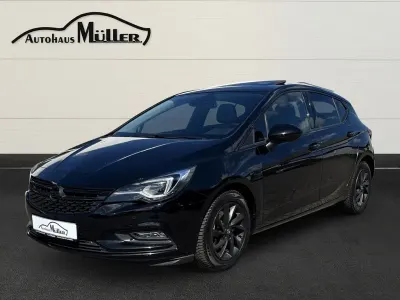 Używany Opel Astra Innovation 200 KM (147 kW) 2019 Czarny Sedan/Limuzyna