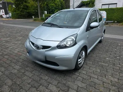 Gebraucht Toyota Aygo 68 PS (50 kW) 2007 Silber Kleinwagen