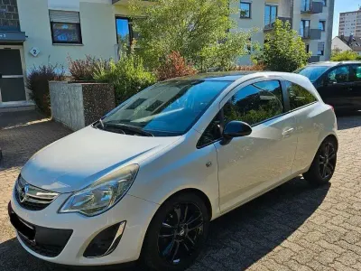Gebraucht Opel Corsa Color Edition 101 PS (74 kW) 2012 Weiß Kleinwagen
