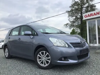 Gebraucht Toyota Verso Edition 147 PS (108 kW) 2011 Blau Van / Kleinbus