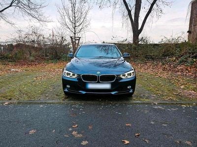 Gebraucht BMW 320 184 PS (135 kW) 2013 Blau Limousine
