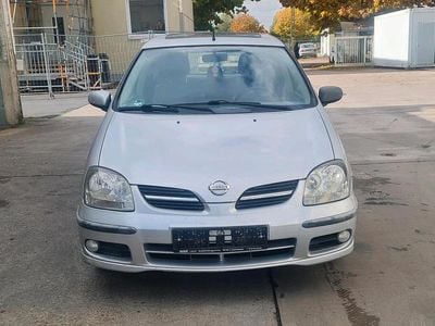 Nissan Almera Tino