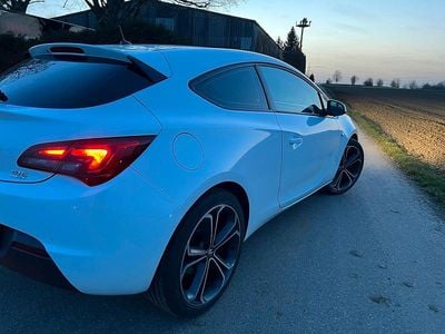 Gebraucht Opel Astra GTC OPC 179 PS (131 kW) 2012 Weiß Limousine