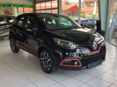 Gebraucht Renault Captur Dynamique 90 PS (66 kW) 2013 Black pearlschwarz metallic (metallic) SUV