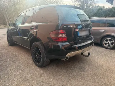 Gebraucht Mercedes ML320 224 PS (164 kW) 2006 Schwarz SUV