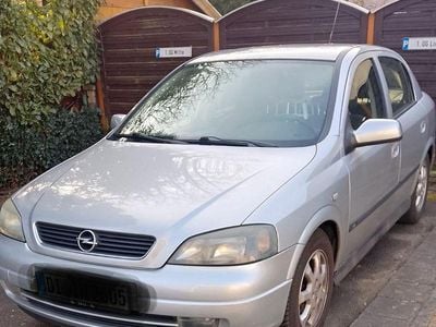 Grau Gebraucht 2003 Opel Astra Limousine | 2.100 € (Fairer Preis)