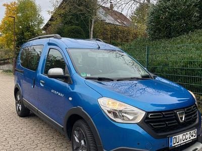 Gebraucht Dacia Dokker Celebration 116 PS (85 kW) 2017 Blau Van / Kleinbus