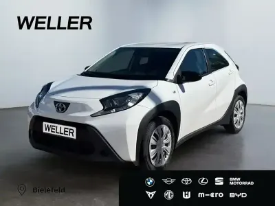 Gebraucht Toyota Aygo Play 72 PS (52 kW) 2023 Schneeweiß Kleinwagen