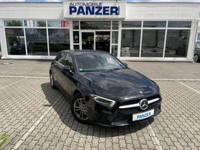 Gebraucht Mercedes A180 Style 136 PS (100 kW) 2019 Kosmosschwarz Limousine