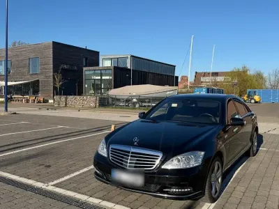 Używany Mercedes S500 435 KM (319 kW) 2011 Czarny Sedan/Limuzyna