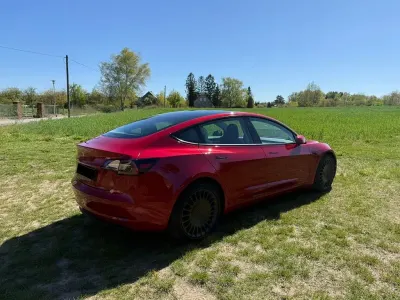 Käytetty Tesla Model 3 RWD 208 kW (283 HP) 2022 Punainen Sedan
