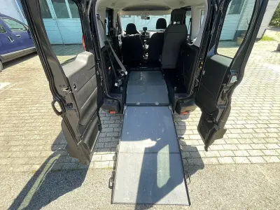 Gebraucht Opel Combo 95 PS (69 kW) 2016 Schwarz Van / Kleinbus