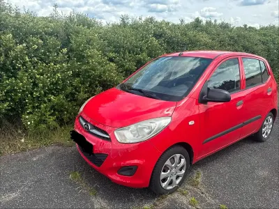 Gebraucht Hyundai i10 69 PS (50 kW) 2011 Rot Kleinwagen