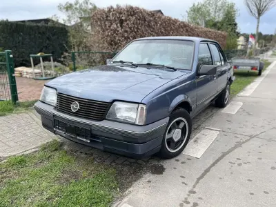 Gebraucht Opel Ascona 75 PS (55 kW) 1988 Blau Limousine