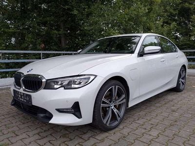 Mineralweiss metallic Gebraucht 2021 BMW 330e Sport Line Limousine | 19.900 € (Fairer Preis)