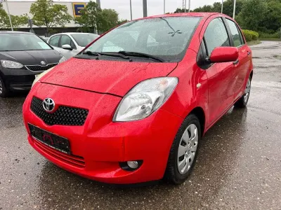 Gebraucht Toyota Yaris Team 69 PS (50 kW) 2009 Rot Kleinwagen