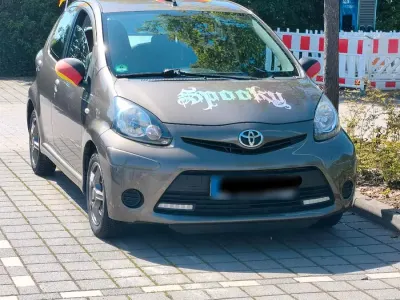 Gebraucht Toyota Aygo 68 PS (50 kW) 2012 Braun Kleinwagen