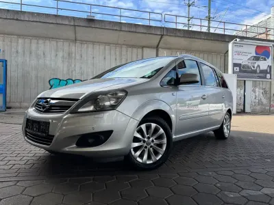 Gebraucht Opel Zafira Family 140 PS (102 kW) 2013 Silber Van / Kleinbus