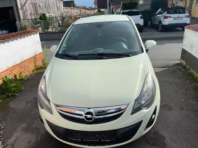 Gebraucht Opel Corsa 101 PS (74 kW) 2013 Gelb Kleinwagen