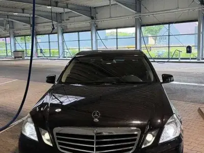 Gebraucht Mercedes E200 Avantgarde 184 PS (135 kW) 2009 Schwarz Limousine
