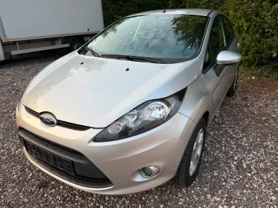 Gebraucht Ford Fiesta 82 PS (60 kW) 2012 Silber Kleinwagen