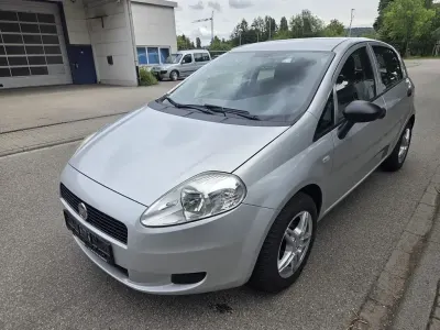 Gebraucht Fiat Grande Punto Basis 69 PS (50 kW) 2013 Silber Kleinwagen