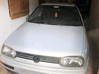 Silber Gebraucht 1997 VW Golf III Kleinwagen | 500 €