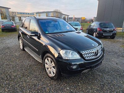 Second-hand Mercedes ML320 224 CP (164 kW) 2006 Negru SUV
