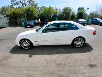 Gebraucht Mercedes E500 306 PS (225 kW) 2003 Weiß Limousine