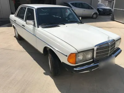 Gebraucht Mercedes 200 107 PS (78 kW) 1982 Weiß Limousine