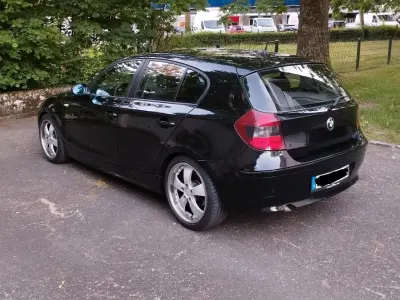 Gebraucht BMW 118 122 PS (89 kW) 2005 Schwarz Kleinwagen