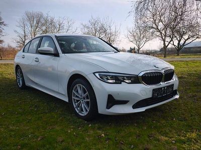 Gebraucht BMW 318 Advantage 156 PS (114 kW) 2020 Weiß Limousine
