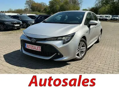 Używany Toyota Corolla 98 KM (72 kW) 2021 Srebrny Sedan/Limuzyna