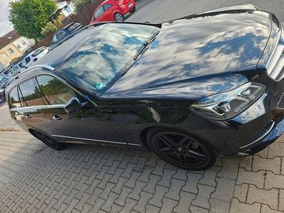 Second-hand Mercedes E220 Edition 170 CP (125 kW) 2015 Negru Berlinǎ
