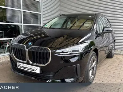 Używany BMW 230e Active Tourer 326 KM (239 kW) 2025 Czarny Minivan