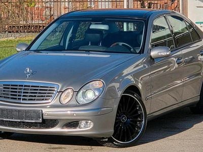 Second-hand Mercedes E500 306 CP (225 kW) 2004 Auriu Berlinǎ