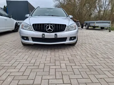 Gebraucht Mercedes 220 170 PS (125 kW) 2010 Silber Limousine